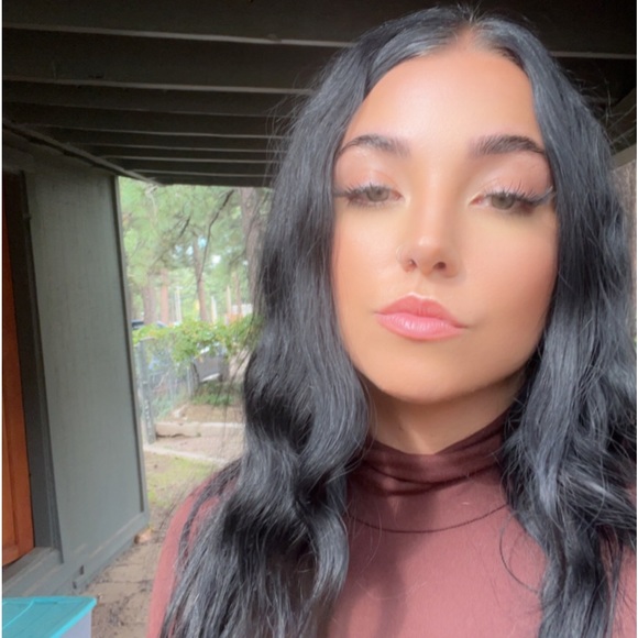 Profile Picture of Brianna Stringi (@brimaries97) on Poshmark
