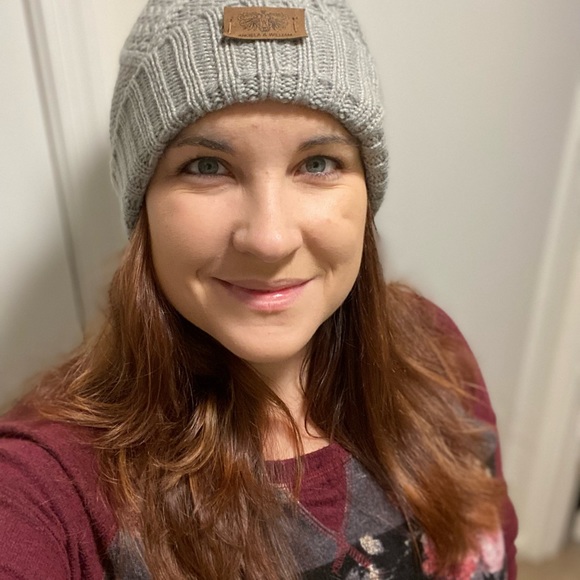 Profile Picture of Melanie Eckberg (@melbel2001) on Poshmark