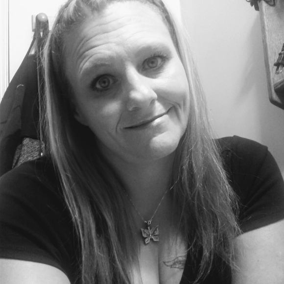 Profile Picture of Linda Burandt (@lindaburandt) on Poshmark