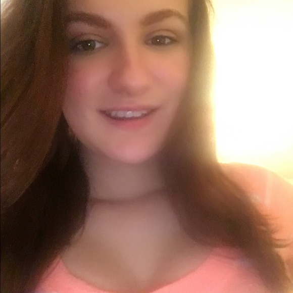 Profile Picture of Kara Shipes (@karamhaylock) on Poshmark