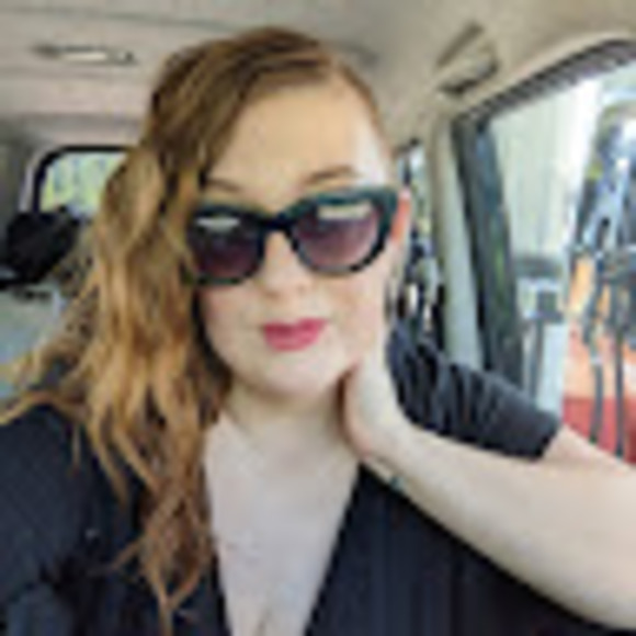 Profile Picture of Anneliese Monkman (@a_monkman) on Poshmark