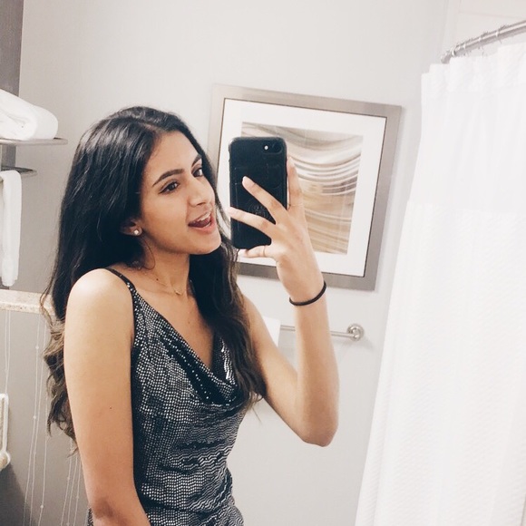 Profile Picture of Anjali Siromani (@anjalisiromani) on Poshmark