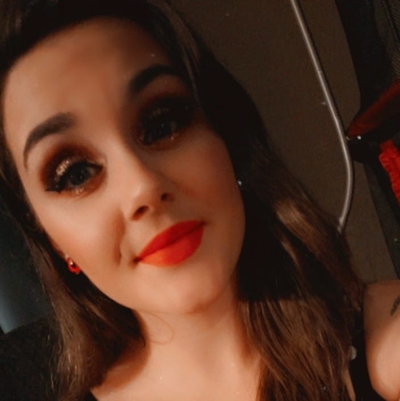 Profile Picture of Krystal Nicholson (@krystalnich) on Poshmark