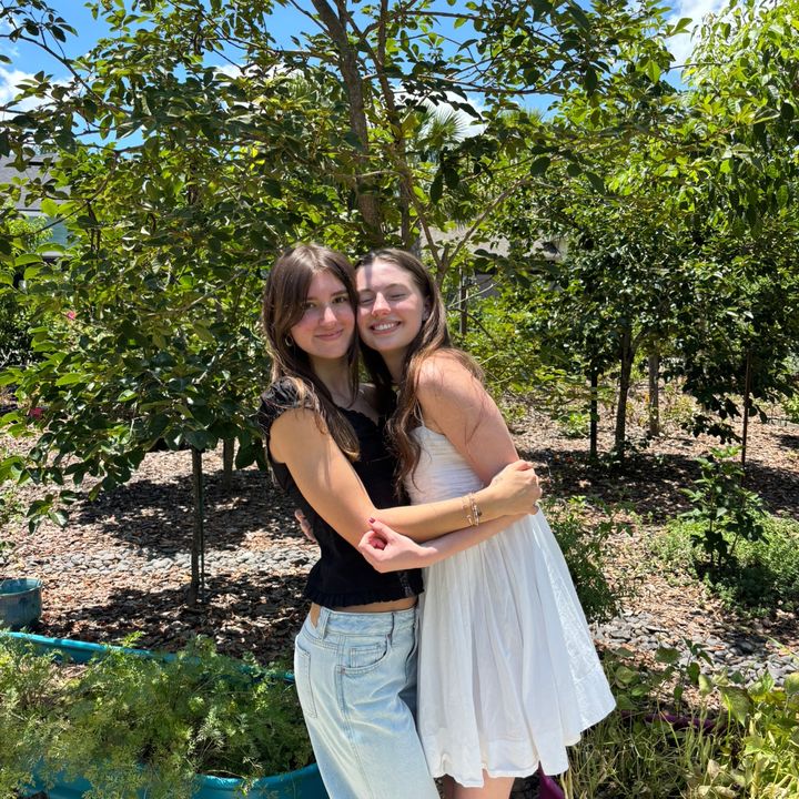 Profile Picture of julia (@juliaisher2) on Tiktok