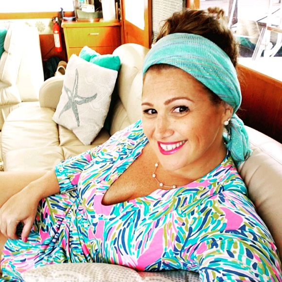 Profile Picture of Danielle Hanoud (@dhanoud) on Poshmark