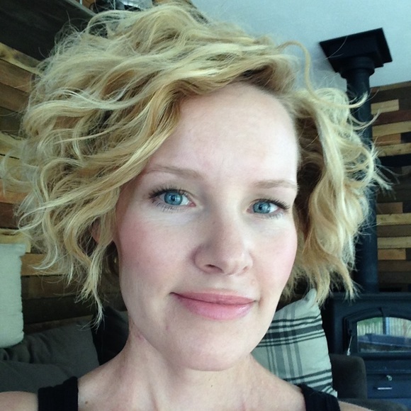 Profile Picture of Brandy James (@bleejames) on Poshmark