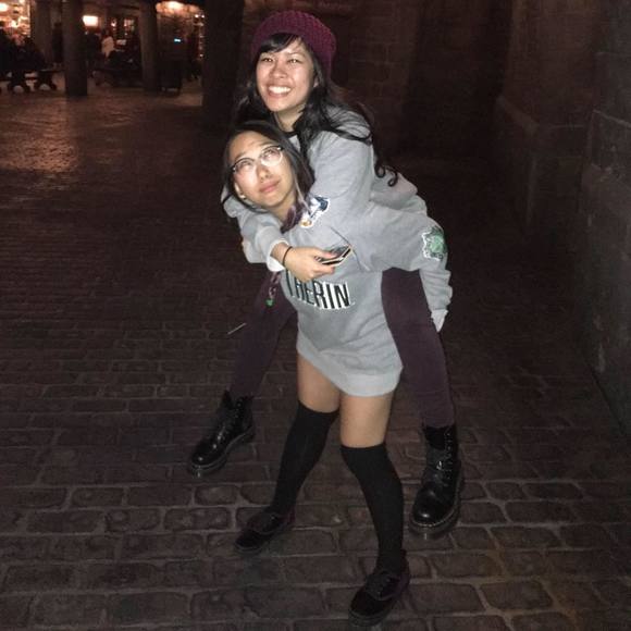 Profile Picture of Alyssa Mapili (@alohaitsalyssa) on Poshmark