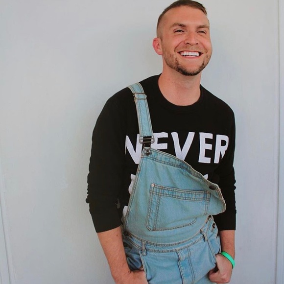 Colin Taschler - Poshmark Profile Picture of Colin Taschler (@colintaschler) on Poshmark