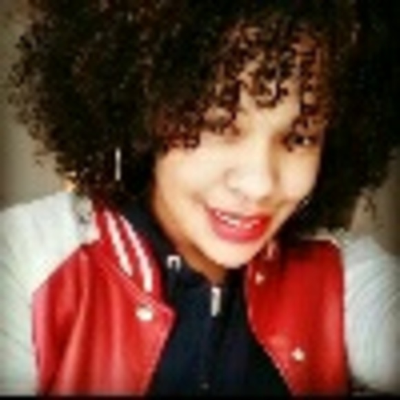Profile Picture of Erica Shambley (@laylag) on Poshmark