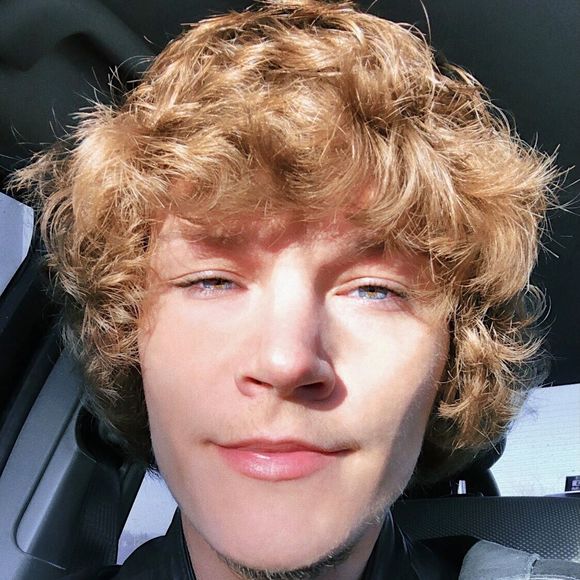 Profile Picture of Ben Willis (@benwillis72) on Poshmark