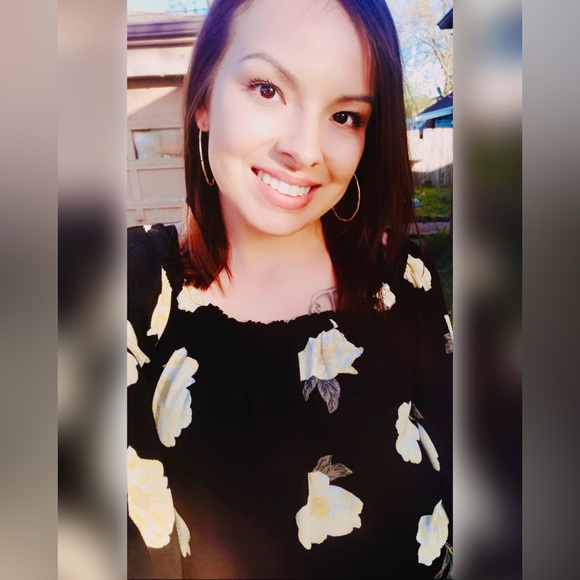 Ashley Pocowatchit - Poshmark Profile Picture of Ashley Pocowatchit (@mrsaf52) on Poshmark