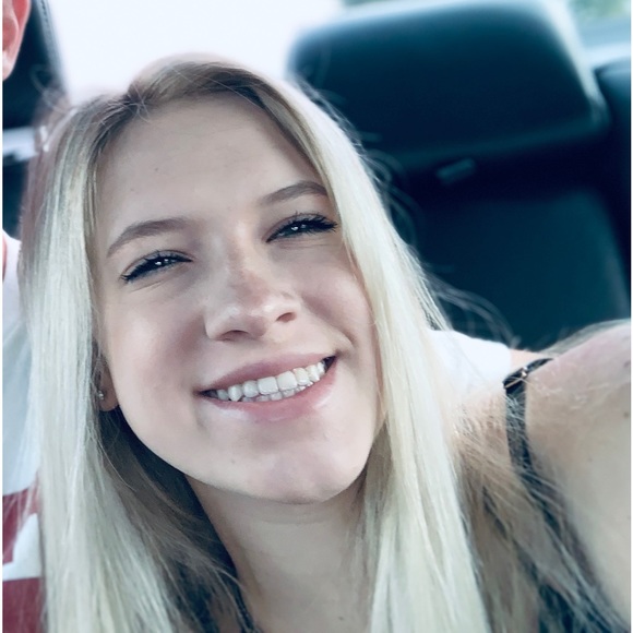 Profile Picture of Gracie Sharp (@graylou04) on Poshmark