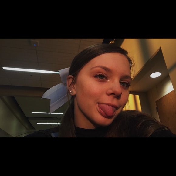 Profile Picture of Sharia Steece (@shariasteece) on Poshmark