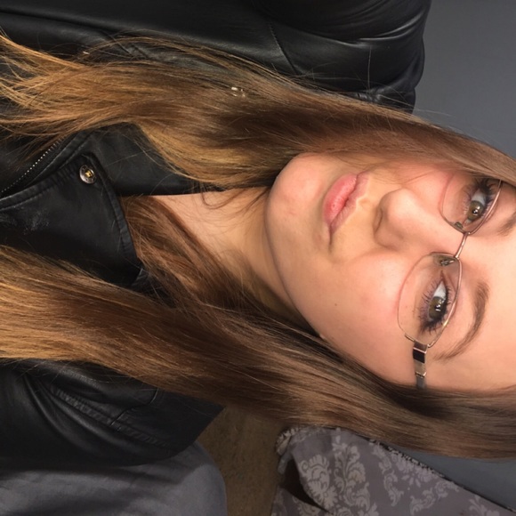 Profile Picture of Katelyn Palmer (@katelynpalmer) on Poshmark