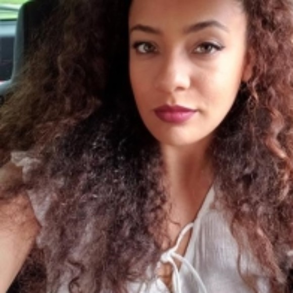 Mariam Hammad - Poshmark Profile Picture of Mariam Hammad (@meh1902) on Poshmark