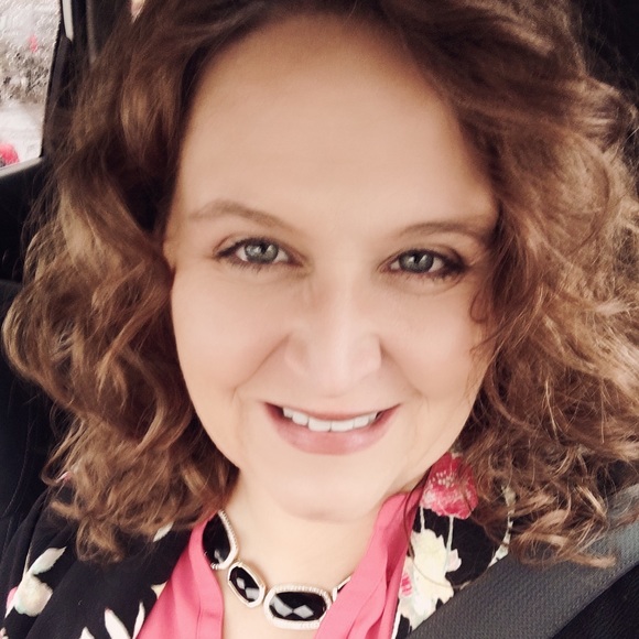 Linda Stollenwerk - Poshmark Profile Picture of Linda Stollenwerk (@lindalulinda) on Poshmark