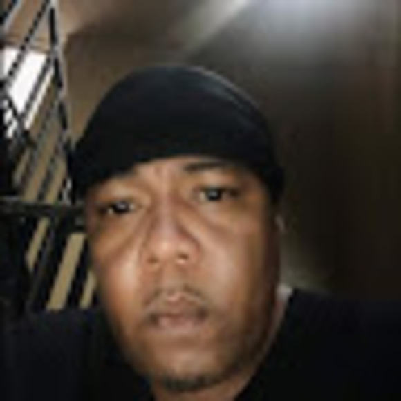 Profile Picture of Darrell Nobles (@darrellnobles71) on Poshmark