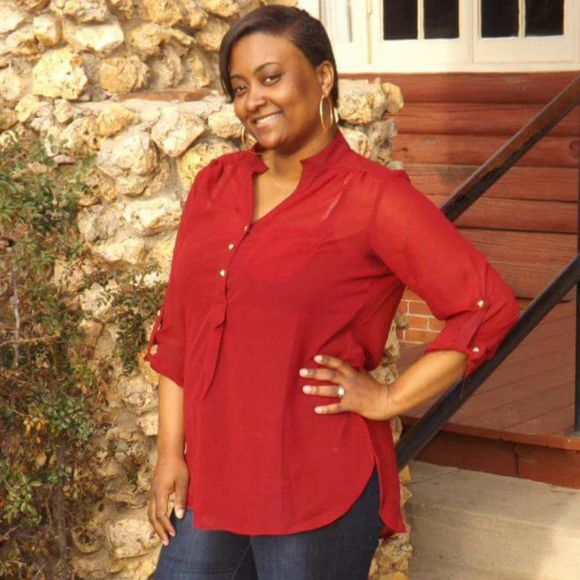 Profile Picture of Michelle Warthen (@michellepwarthe) on Poshmark