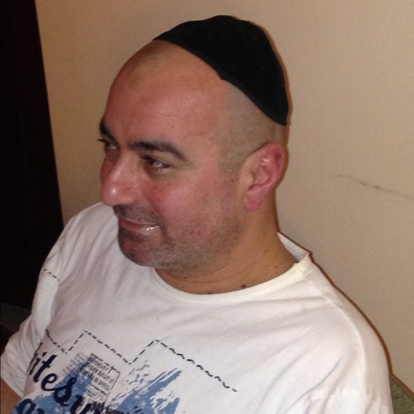 Profile Picture of Andy F (@andy140) on Poshmark