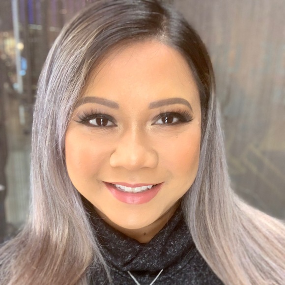 Profile Picture of Rosand Gonzaga (@rosandyg) on Poshmark