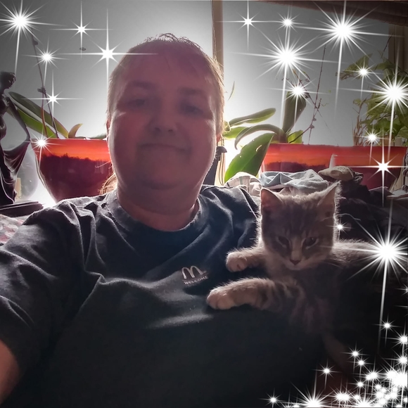 Profile Picture of Christine Spellman (@c_spellman) on Poshmark