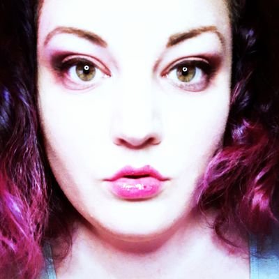 Profile Picture of Erin Phillips (The Awkward Shadow) (@GeeknGroom) on Twitter