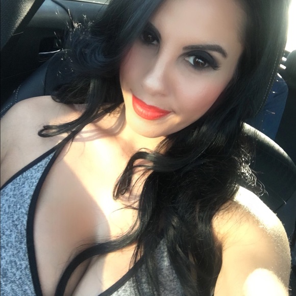 Adriana Vetrano - Poshmark Profile Picture of Adriana Vetrano (@adri_bellla) on Poshmark