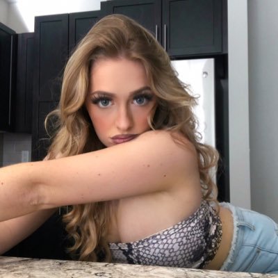 Profile Picture of Autumn Maddox (@autumn_us) on Twitter