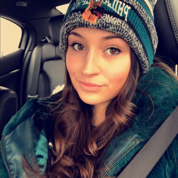 Profile Picture of Meredith Fink (@meredithf23) on Poshmark