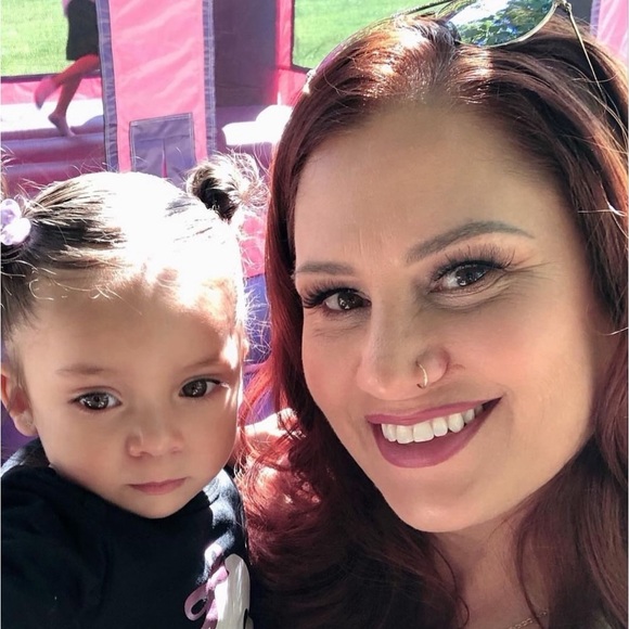 Profile Picture of Shawna West (@yoshawna) on Poshmark