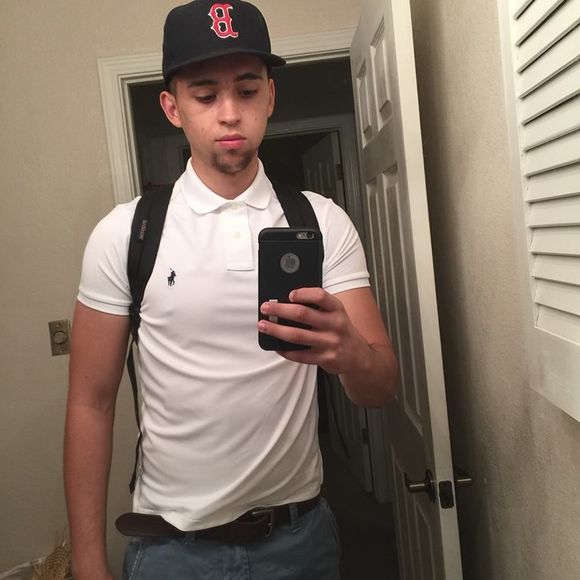 Profile Picture of Aaron Acuna (@aaronacuna7) on Poshmark