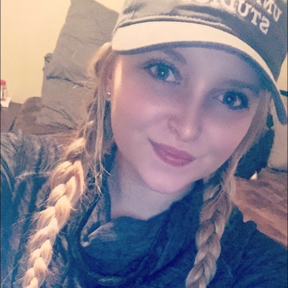 Profile Picture of Kendra Sawicki (@kendrasawicki) on Poshmark