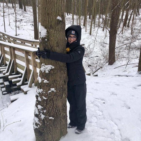 Profile Picture of Lisa Barclay (@lisabarclay) on Poshmark