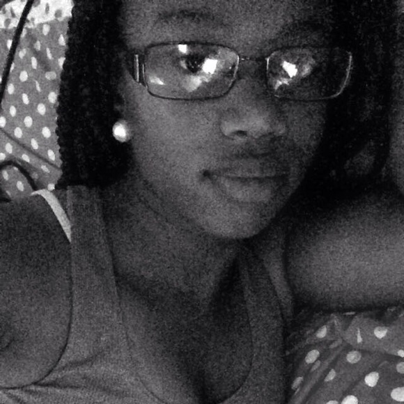Profile Picture of Desiree Manning (@thatgirl_rayyyy) on Poshmark