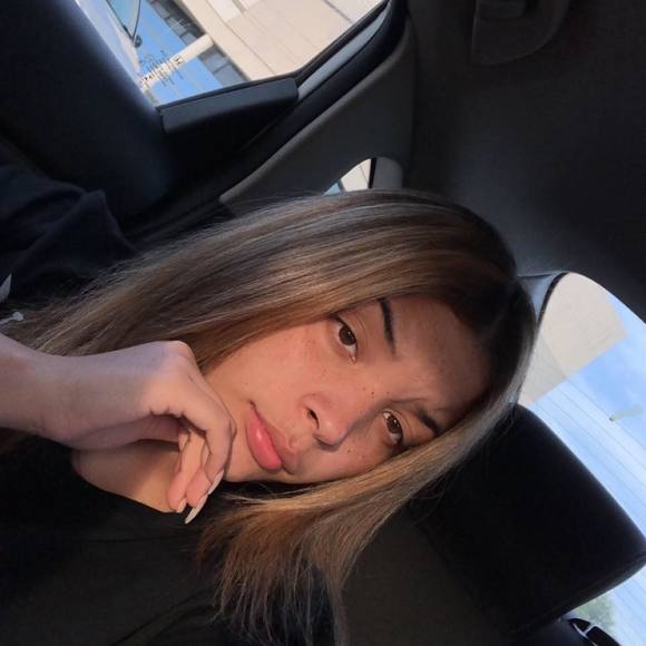 Profile Picture of Diahvyone Dumansky (@diahvyoned) on Poshmark