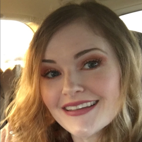 Profile Picture of Ashley Fusaro (@smartash86) on Poshmark