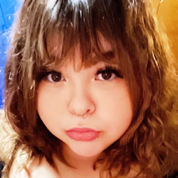 Profile Picture of Biancah Lerma (@bealerma) on Poshmark