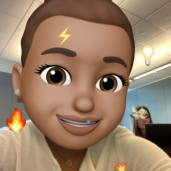 Profile Picture of Tamara Thierus (@tamthierus) on Poshmark