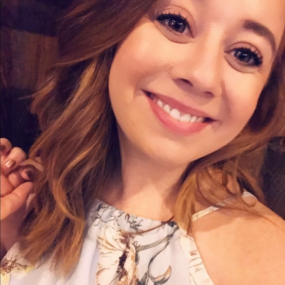 Profile Picture of Rebecca Bisdale (@rbccbsdl) on Poshmark