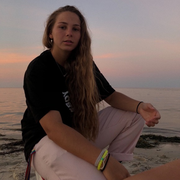 Profile Picture of Mckenzie Peregoy (@peregoyyy) on Poshmark