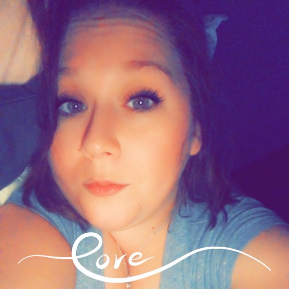 Profile Picture of Christina Rocco (@crocco25) on Poshmark