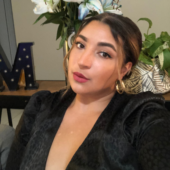 Profile Picture of Anikje Majekobaje (@uh_knee_key_uh) on Poshmark