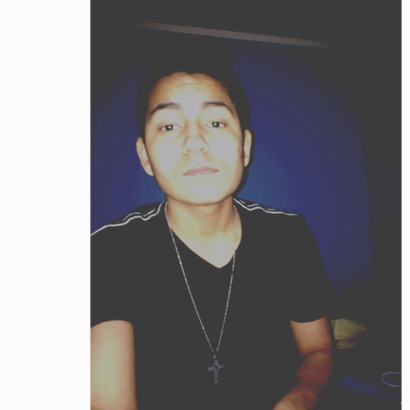 Profile Picture of Cesar Uribe (@cesaruribe_) on Poshmark