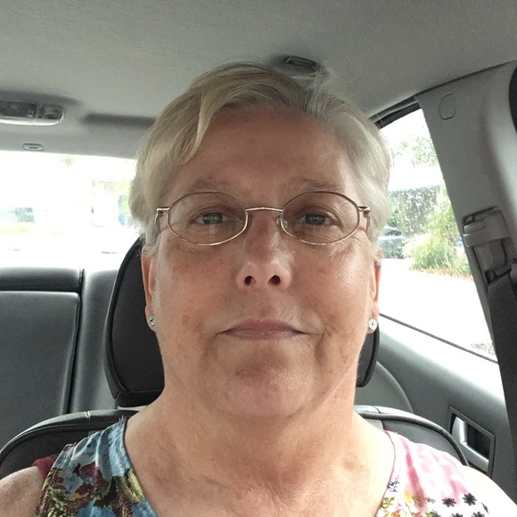 Profile Picture of Stacey Zdunczyk (@vegasdudette) on Poshmark