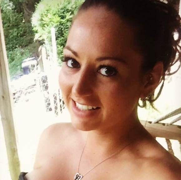 Profile Picture of Jessica Holsomback (@keena9) on Poshmark