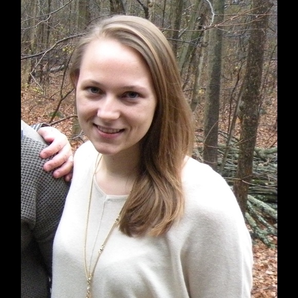 Profile Picture of Megan Pfingsten (@mnpfingsten) on Poshmark