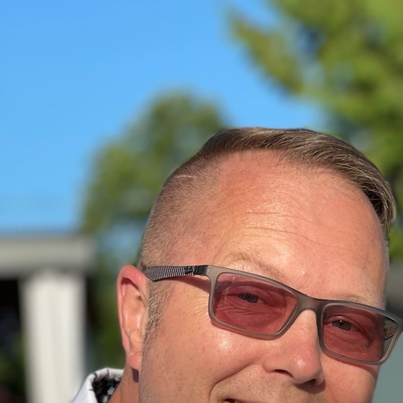 Profile Picture of Steven Pedersen (@steven_pedersen) on Poshmark