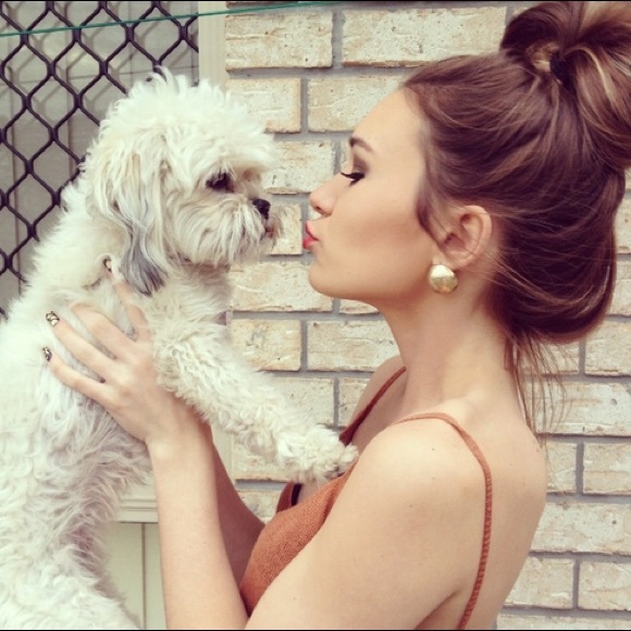 Profile Picture of Hana Hana (@hana_15) on Poshmark