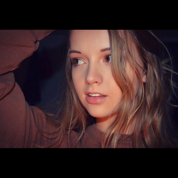 Profile Picture of Izzy Carpender (@izzycarp938) on Poshmark