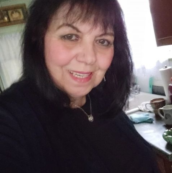 Profile Picture of Dianna Thomas (@dtsunflower14) on Poshmark